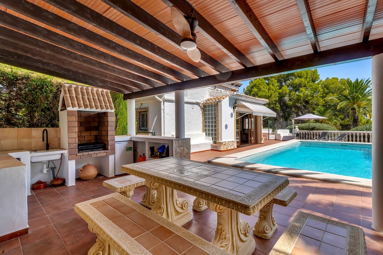 4 soveværelse Villa til salg i Javea / Xabia med swimmingpool garage - € 1.995.000 (Ref: 9975843)
