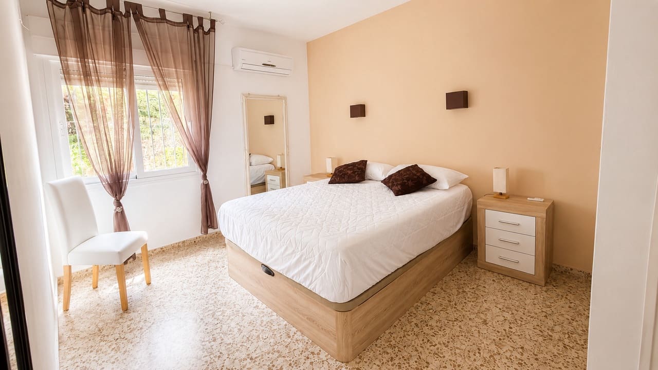 4 bedroom Villa for sale in Benidoleig with pool garage - € 425,000 (Ref: 9981486)