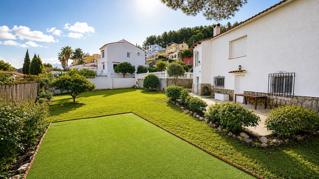 4 bedroom Villa for sale in Benidoleig with pool garage - € 425,000 (Ref: 9981486)