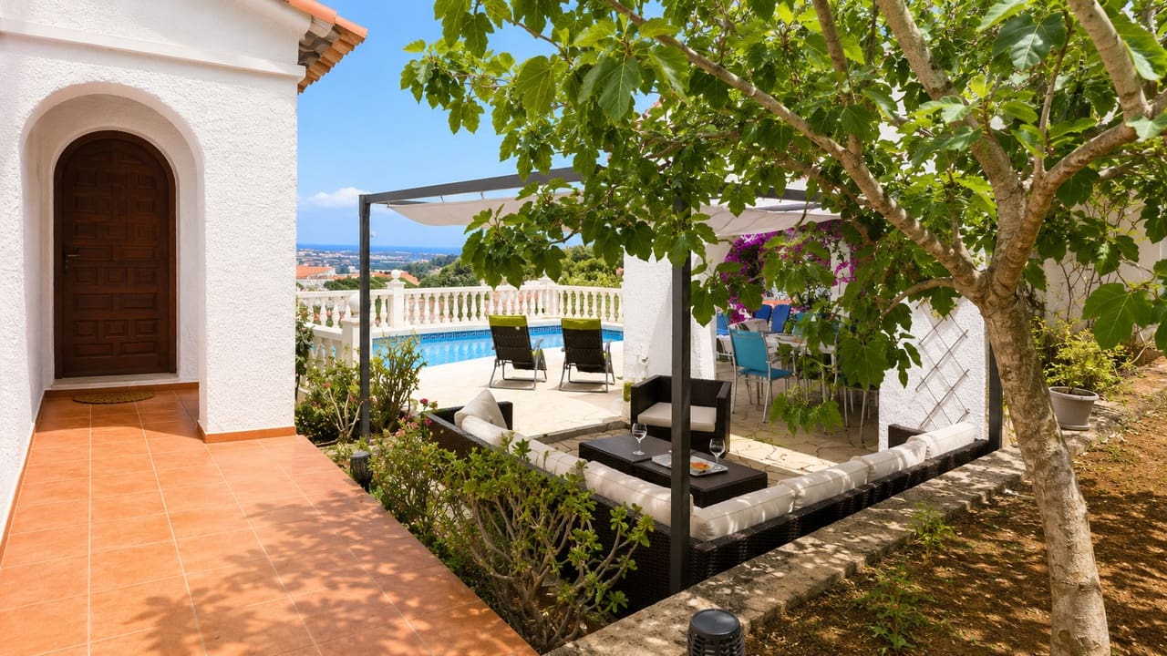 4 bedroom Villa for sale in Benidoleig with pool garage - € 425,000 (Ref: 9981486)