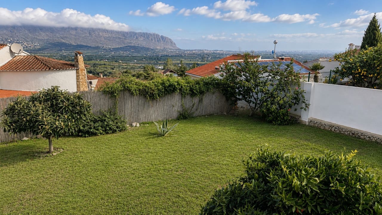 4 bedroom Villa for sale in Benidoleig with pool garage - € 425,000 (Ref: 9981486)