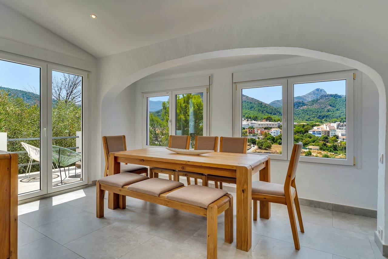 3 Zimmer Villa zu verkaufen in Orba mit Pool - 475.000 € (Ref: 9997523)