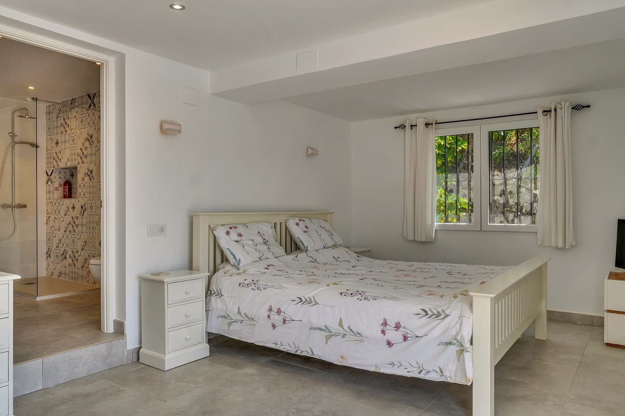 3 Zimmer Villa zu verkaufen in Orba mit Pool - 475.000 € (Ref: 9997523)