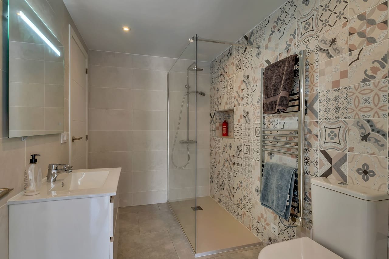 3 Zimmer Villa zu verkaufen in Orba mit Pool - 475.000 € (Ref: 9997523)