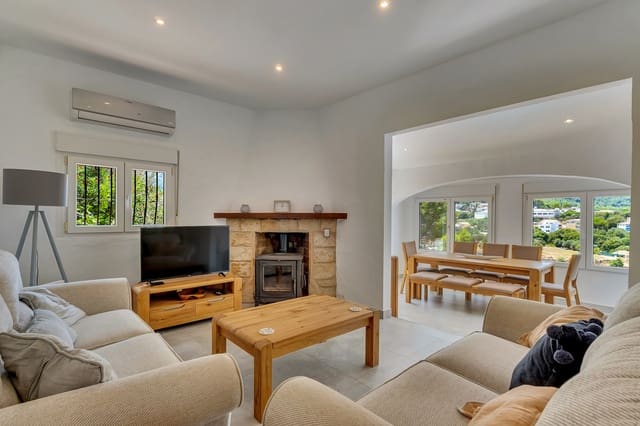 3 Zimmer Villa zu verkaufen in Orba mit Pool - 475.000 € (Ref: 9997523)