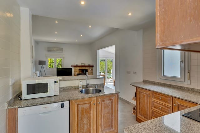 3 Zimmer Villa zu verkaufen in Orba mit Pool - 475.000 € (Ref: 9997523)
