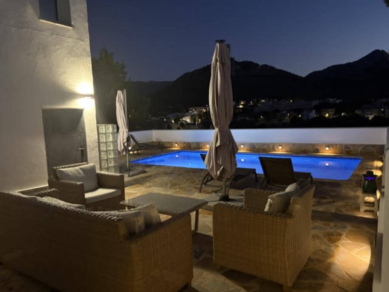 3 Zimmer Villa zu verkaufen in Orba mit Pool - 475.000 € (Ref: 9997523)