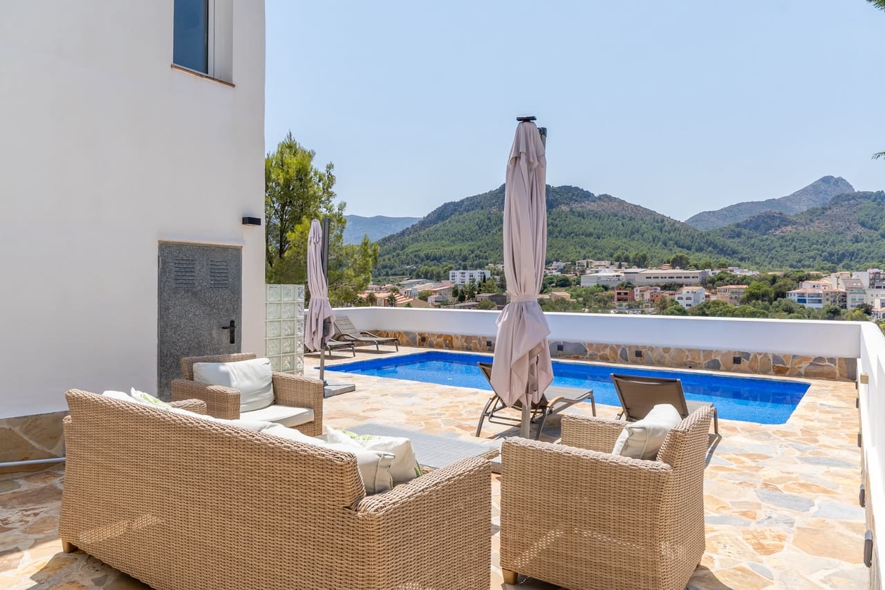 3 Zimmer Villa zu verkaufen in Orba mit Pool - 475.000 € (Ref: 9997523)