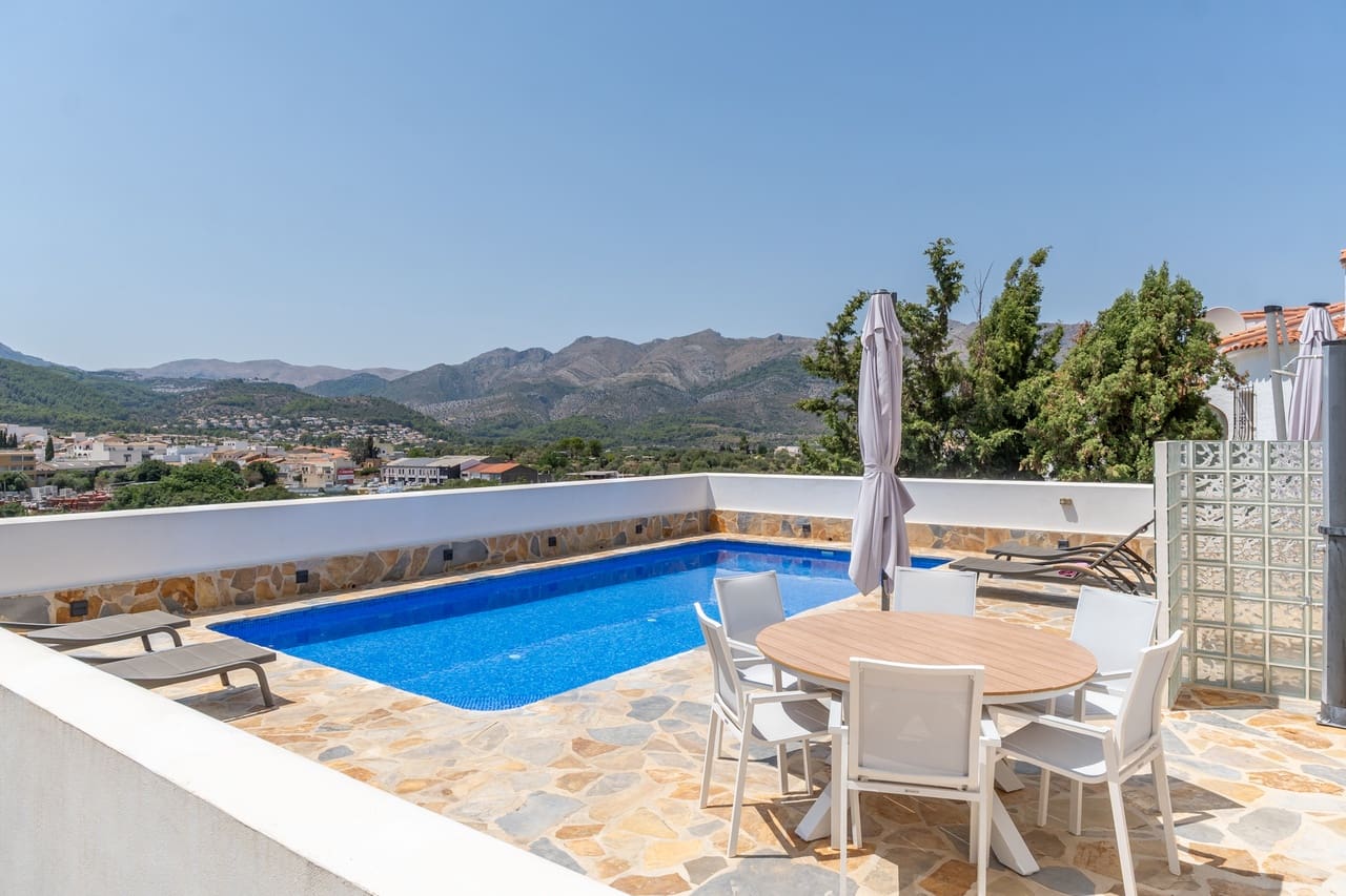 3 Zimmer Villa zu verkaufen in Orba mit Pool - 475.000 € (Ref: 9997523)