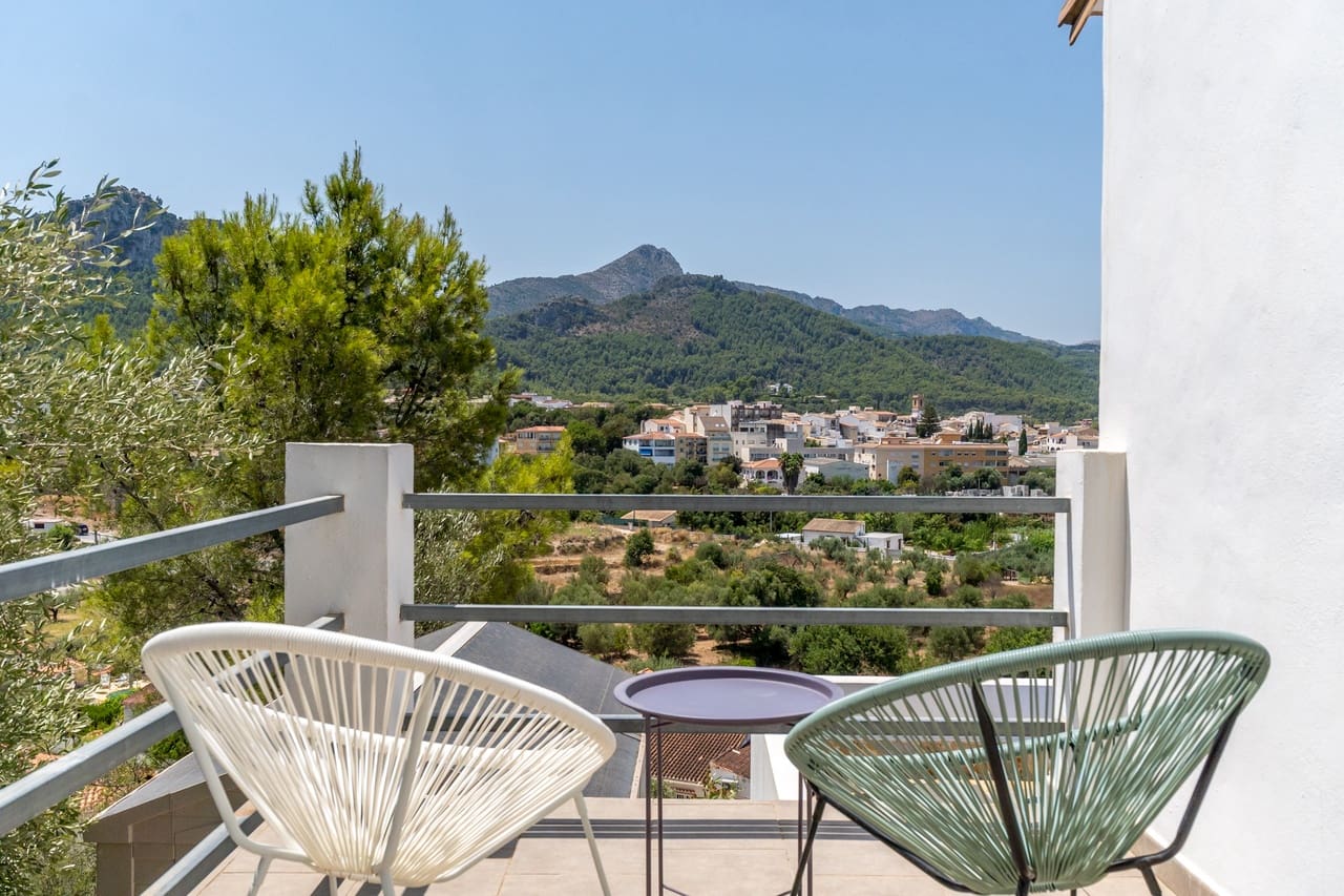 3 Zimmer Villa zu verkaufen in Orba mit Pool - 475.000 € (Ref: 9997523)
