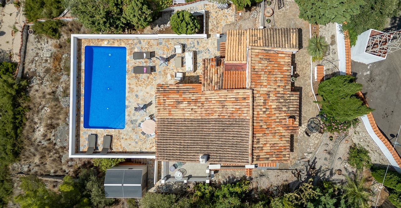 3 Zimmer Villa zu verkaufen in Orba mit Pool - 475.000 € (Ref: 9997523)