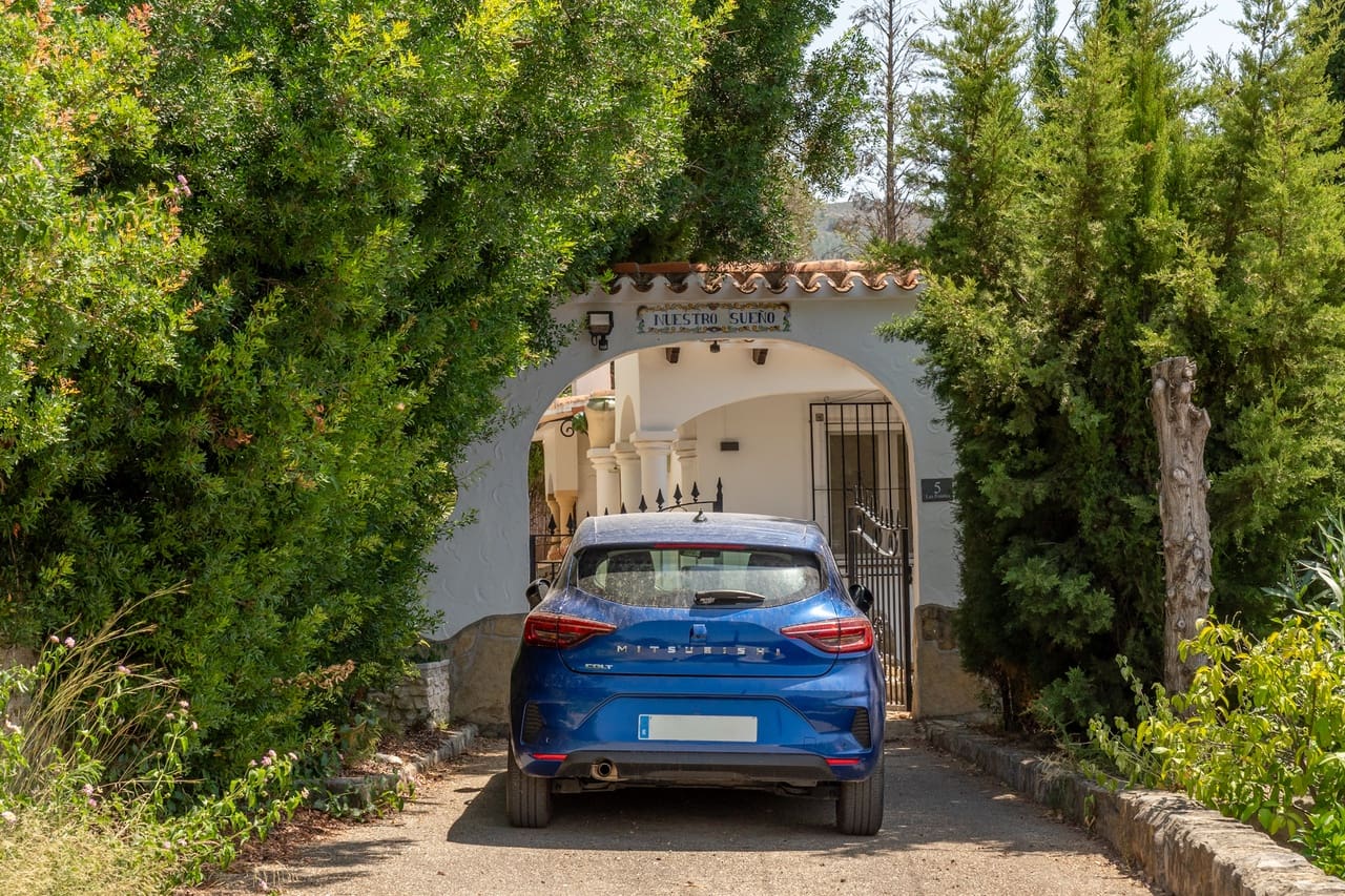 3 Zimmer Villa zu verkaufen in Orba mit Pool - 475.000 € (Ref: 9997523)