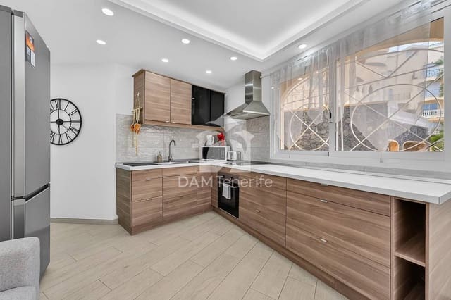 2 bedroom Apartment for sale in Los Cristianos, Arona - € 440,000 (Ref: 10000604)