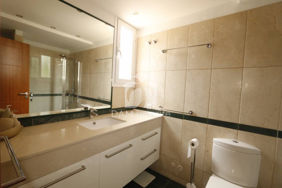 4 bedroom Villa for sale in Costa Adeje - € 1,350,000 (Ref: 10026207)