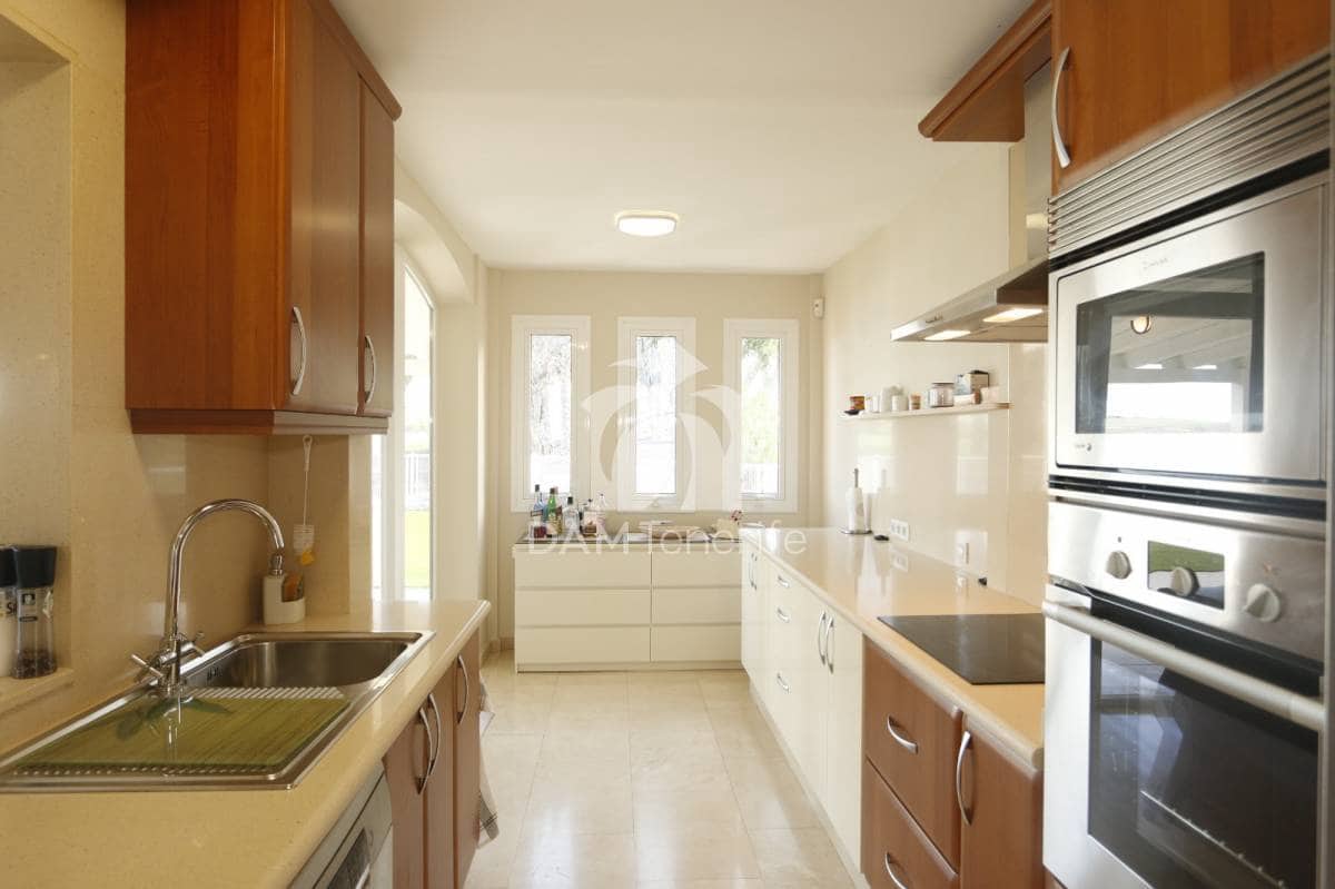 4 bedroom Villa for sale in Costa Adeje - € 1,350,000 (Ref: 10026207)