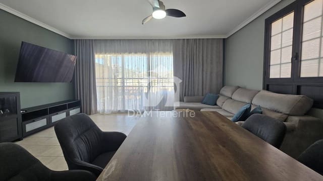 3 makuuhuone Omakotitalo myytävänä paikassa Playa del Duque, Adeje - 900 000 € (Ref: 10046086)