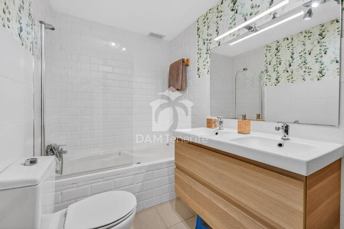 4 bedroom Villa for sale in Playa del Duque - € 980,000 (Ref: 10052018)
