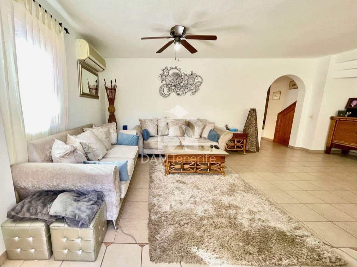 4 slaapkamer Villa te koop in Costa Adeje met zwembad garage - € 595.000 (Ref: 10175969)