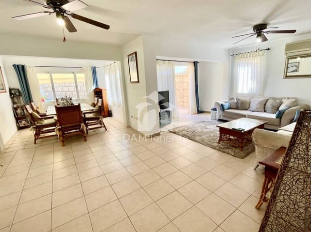 4 slaapkamer Villa te koop in Playa de Fañabé Alto, Adeje met zwembad garage - € 595.000 (Ref: 10175969)