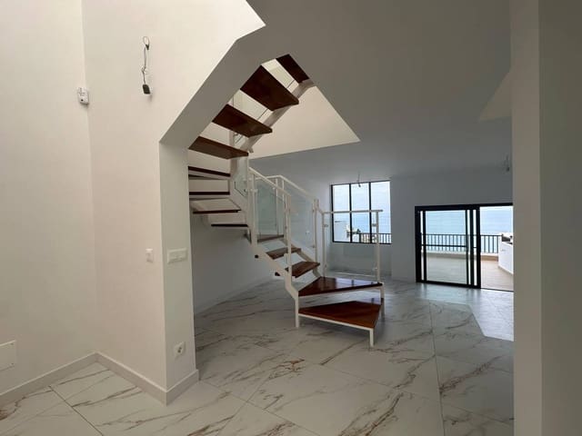 2 slaapkamer Appartement te koop in Los Gigantes, Santiago del Teide - € 575.000 (Ref: 8607418)