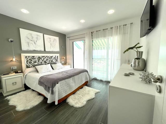 2 bedroom Apartment for sale in Los Cristianos, Arona - € 475,000 (Ref: 8607510)