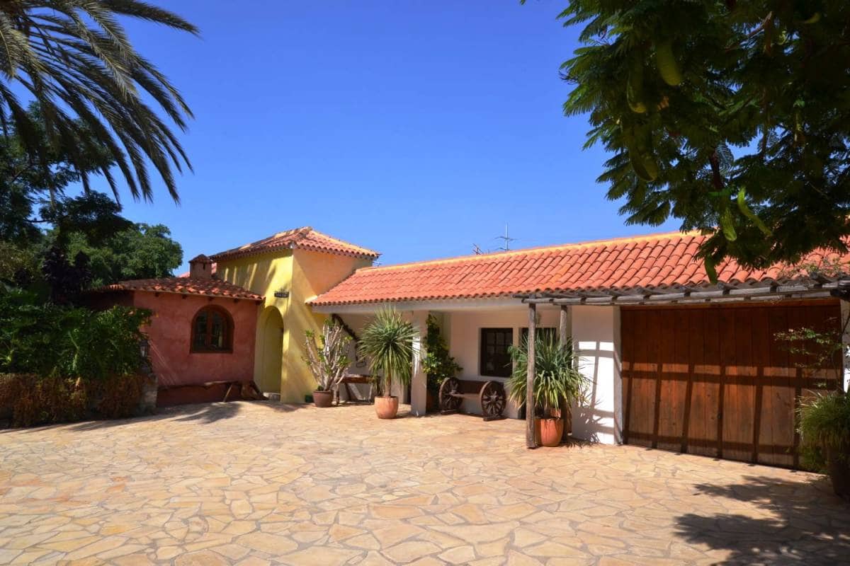 6 soveværelse Villa til salg i Arona - € 2.725.000 (Ref: 8607532)