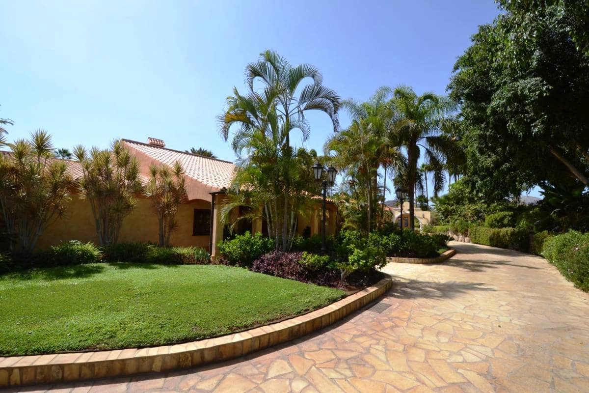 6 soveværelse Villa til salg i Arona - € 2.725.000 (Ref: 8607532)