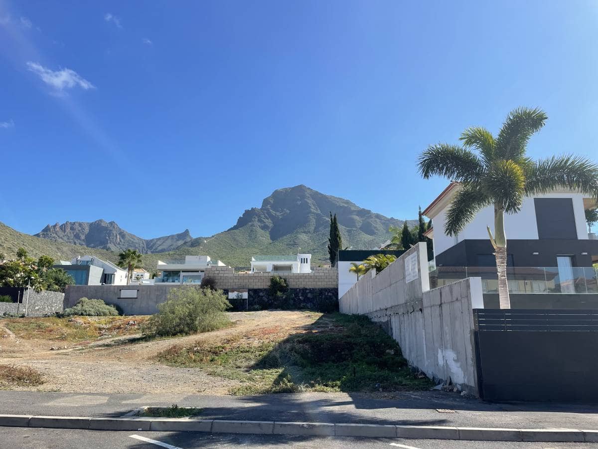 Teren niezagospodarowany na sprzedaż w Adeje - 1 200 000 € (Ref: 8607537)