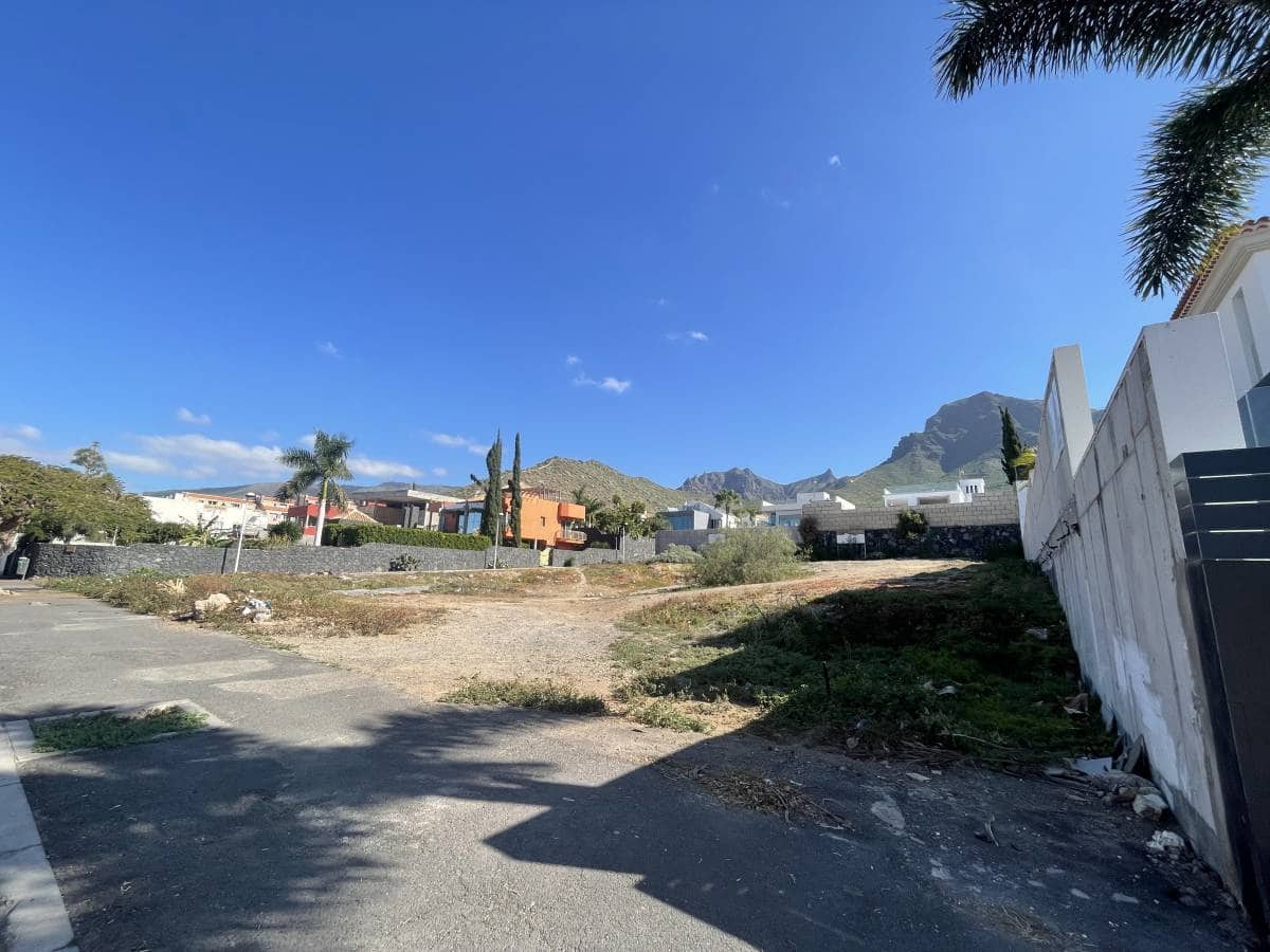 Teren niezagospodarowany na sprzedaż w Adeje - 1 200 000 € (Ref: 8607537)