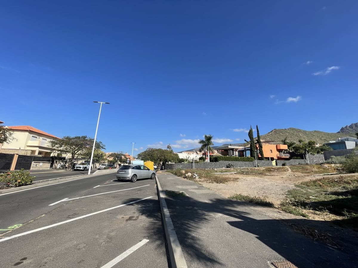 Teren niezagospodarowany na sprzedaż w Adeje - 1 200 000 € (Ref: 8607537)