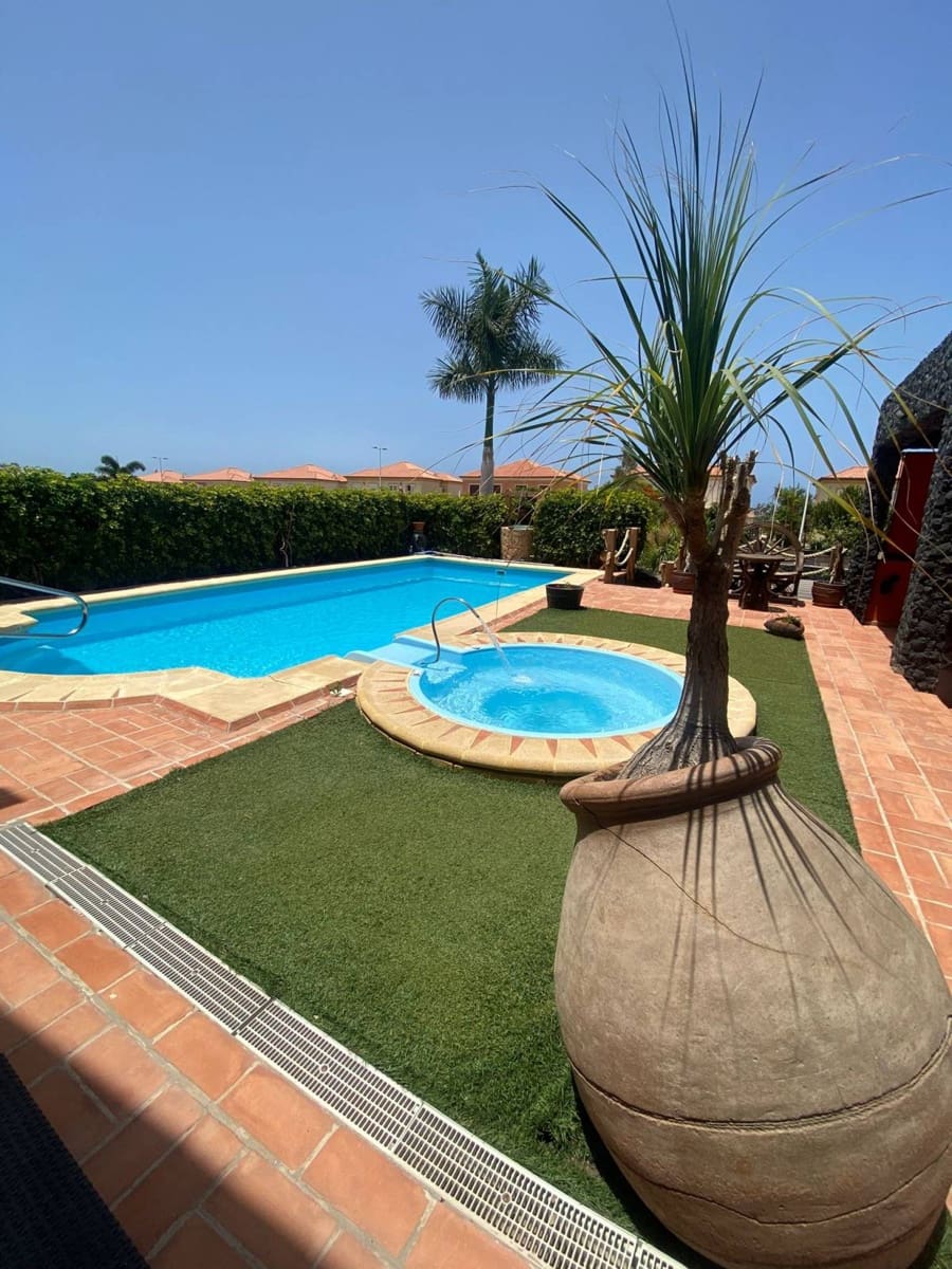 4 soveværelse Villa til salg i El Madronal - € 2.310.000 (Ref: 8607565)