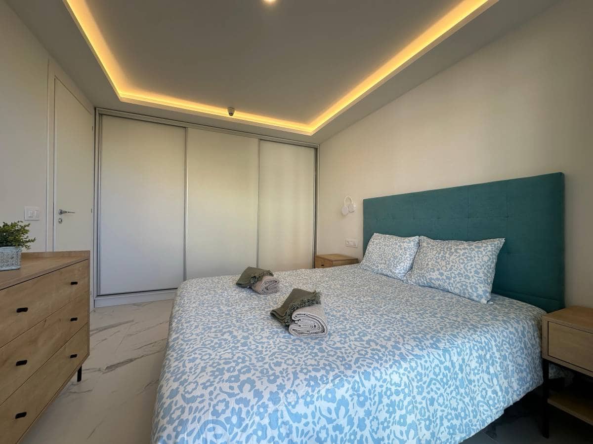 Apartamento de 2 habitaciones en Los Cristianos en venta - 300.000 € (Ref: 8620866)