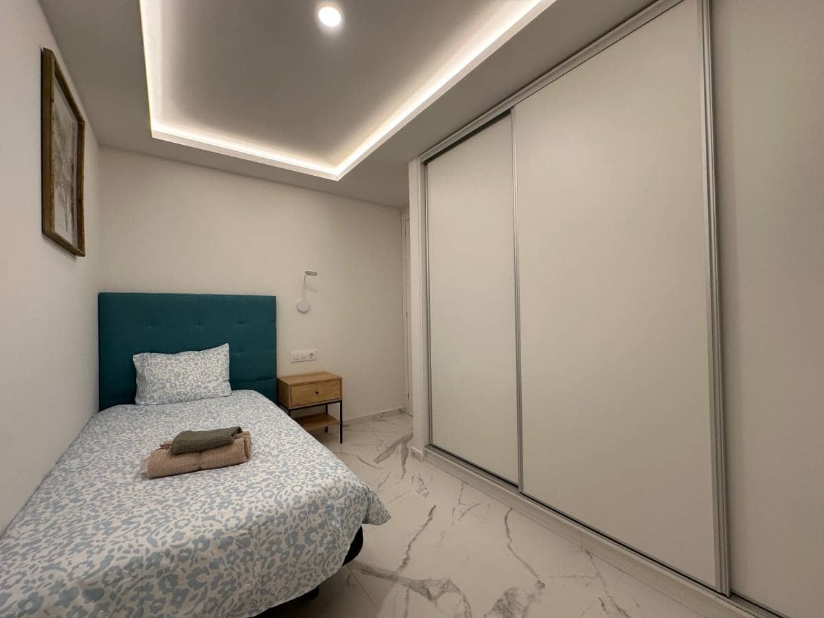 Apartamento de 2 habitaciones en Los Cristianos en venta - 300.000 € (Ref: 8620866)