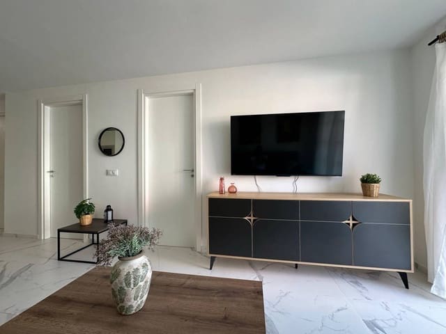 Apartamento de 2 habitaciones en Los Cristianos, Arona en venta - 300.000 € (Ref: 8620866)