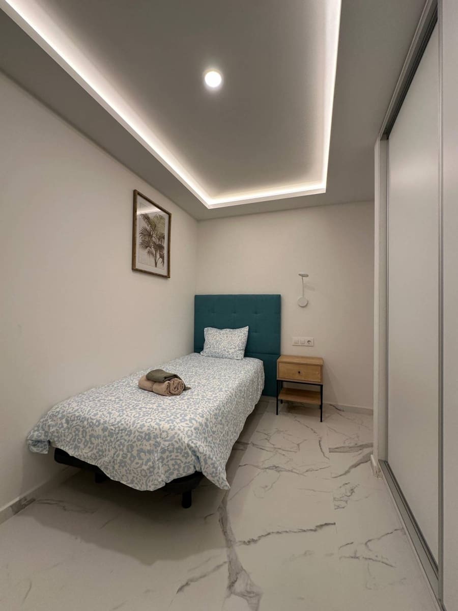 Apartamento de 2 habitaciones en Los Cristianos en venta - 300.000 € (Ref: 8620866)