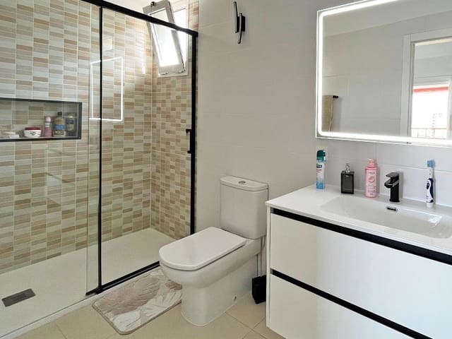 2 soverom Penthouse til salgs i Los Cristianos, Arona - € 695 000 (Ref: 8774605)