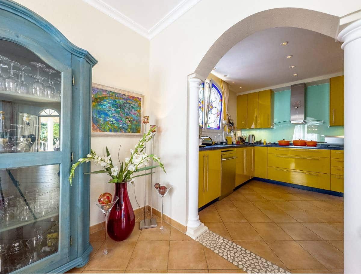 3 slaapkamer Villa te koop in Playa del Duque - € 2.800.000 (Ref: 8802988)