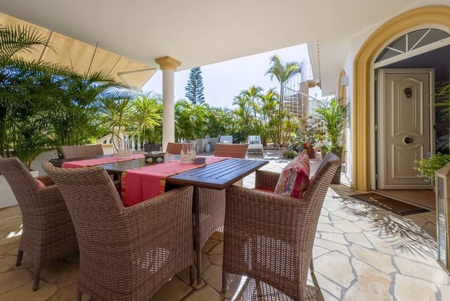 3 slaapkamer Villa te koop in Playa del Duque, Adeje - € 2.800.000 (Ref: 8802988)