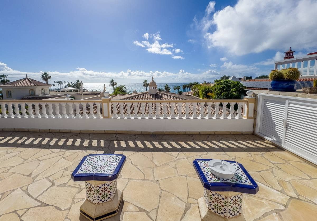 3 slaapkamer Villa te koop in Playa del Duque - € 2.800.000 (Ref: 8802988)