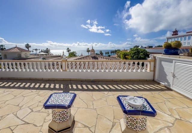 3 slaapkamer Villa te koop in Playa del Duque, Adeje - € 2.800.000 (Ref: 8802988)