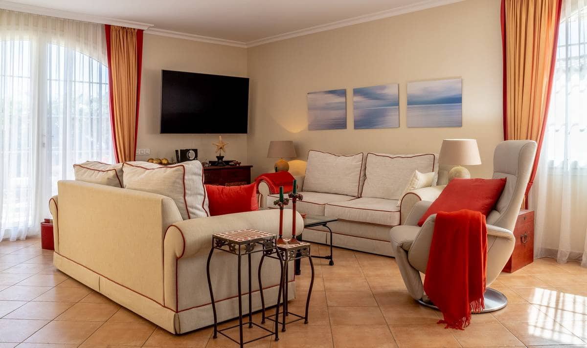 3 slaapkamer Villa te koop in Playa del Duque - € 2.800.000 (Ref: 8802988)