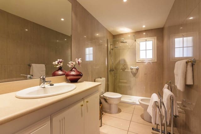 4 soveværelse Penthouse til salg i Playa del Duque, Adeje - € 840.000 (Ref: 8826842)