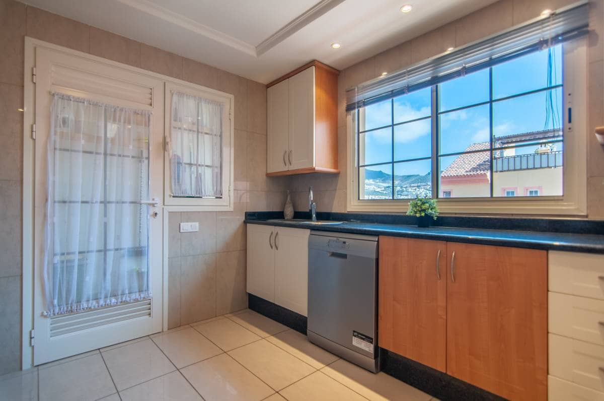 4 slaapkamer Penthouse te koop in Playa del Duque - € 840.000 (Ref: 8826842)