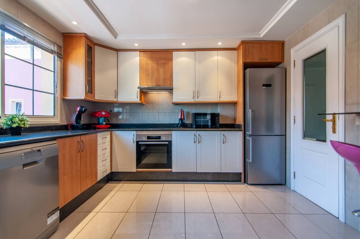 4 slaapkamer Penthouse te koop in Playa del Duque - € 840.000 (Ref: 8826842)