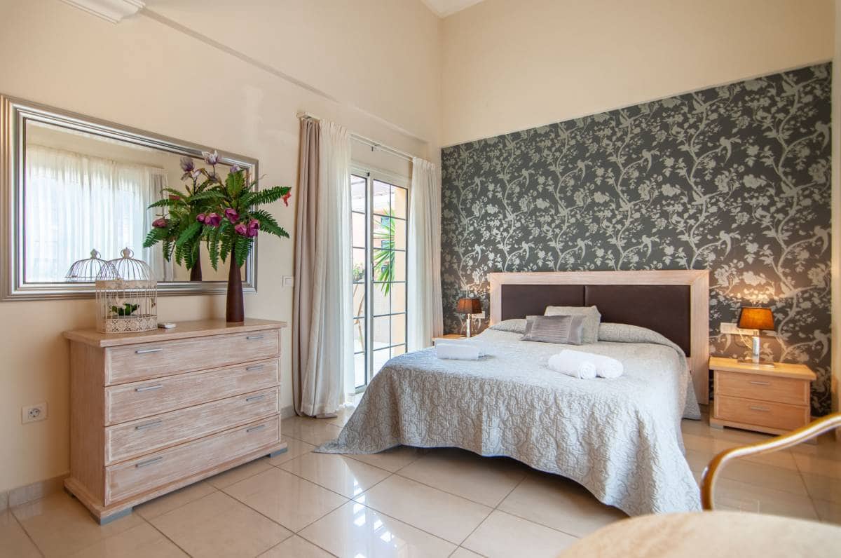 4 slaapkamer Penthouse te koop in Playa del Duque - € 840.000 (Ref: 8826842)