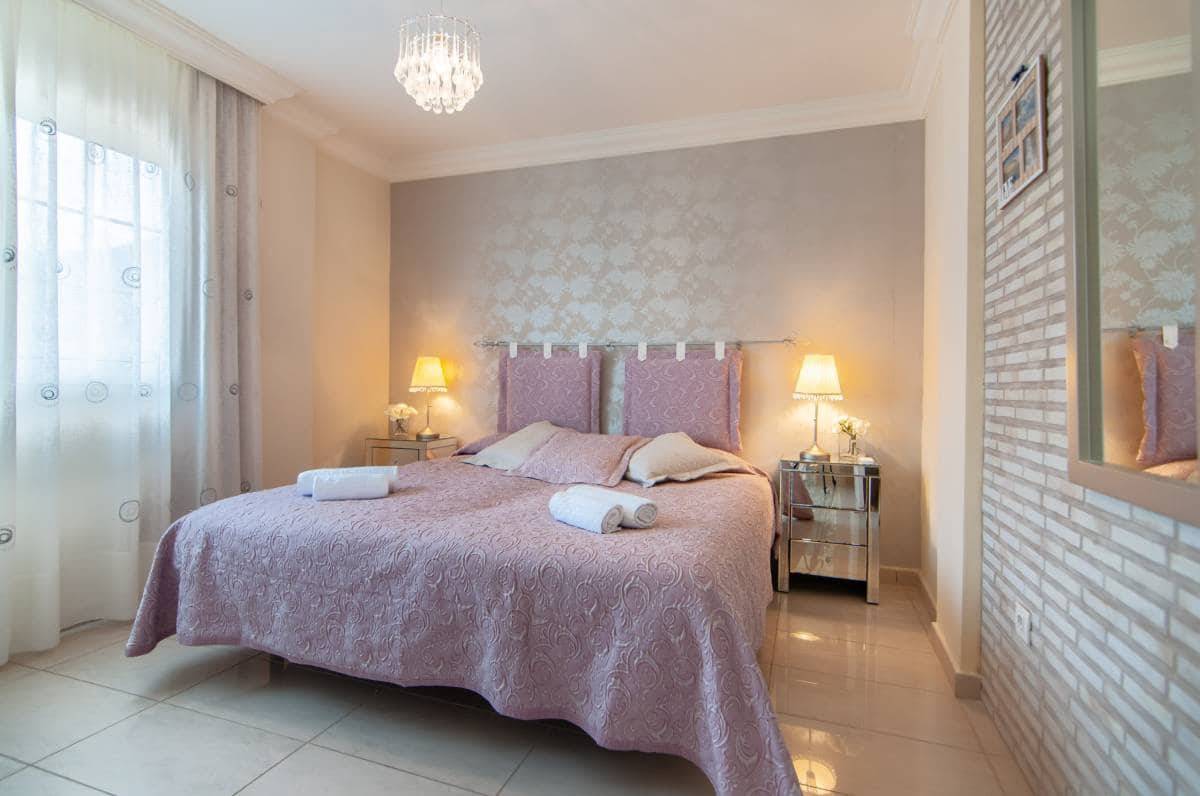 4 slaapkamer Penthouse te koop in Playa del Duque - € 840.000 (Ref: 8826842)