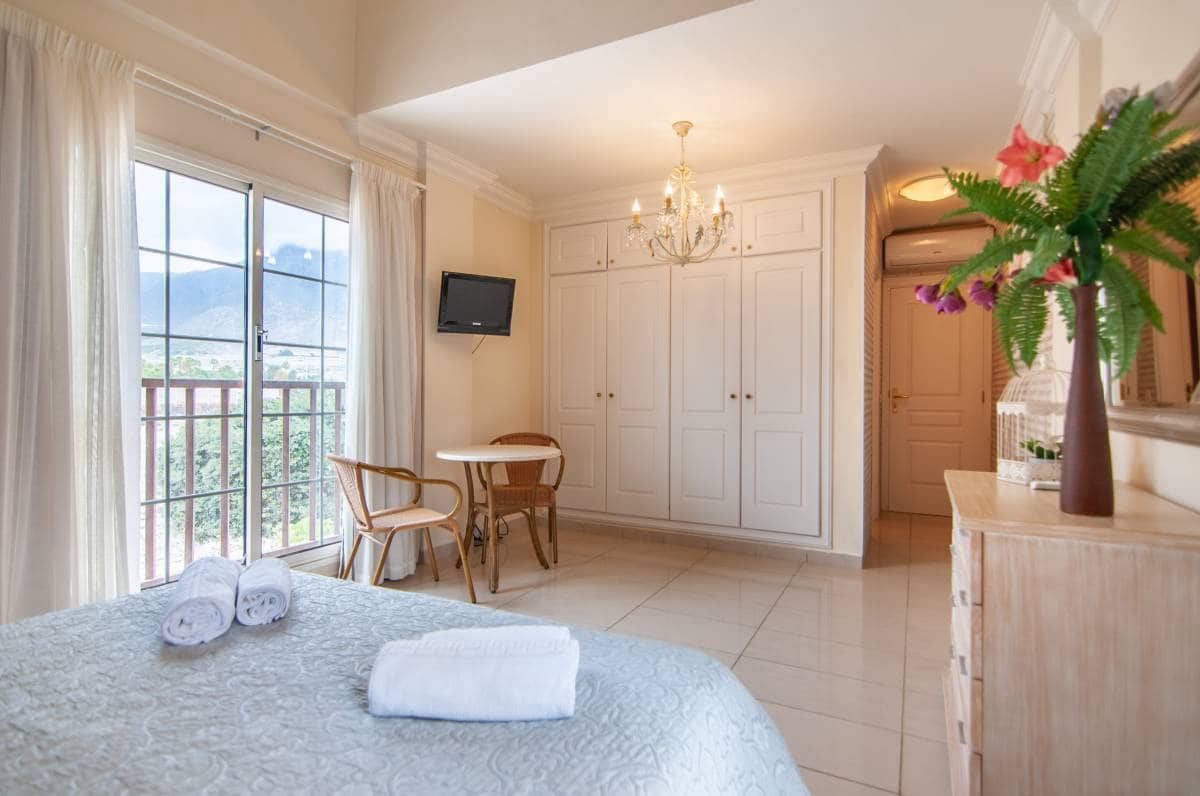 4 slaapkamer Penthouse te koop in Playa del Duque - € 840.000 (Ref: 8826842)