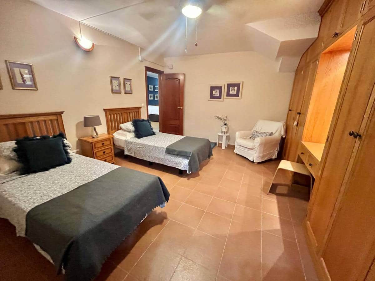 4 soveværelse Villa til salg i Los Cristianos - € 890.000 (Ref: 8837878)