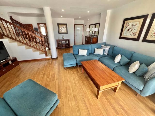 4 soveværelse Villa til salg i Los Cristianos, Arona - € 890.000 (Ref: 8837878)