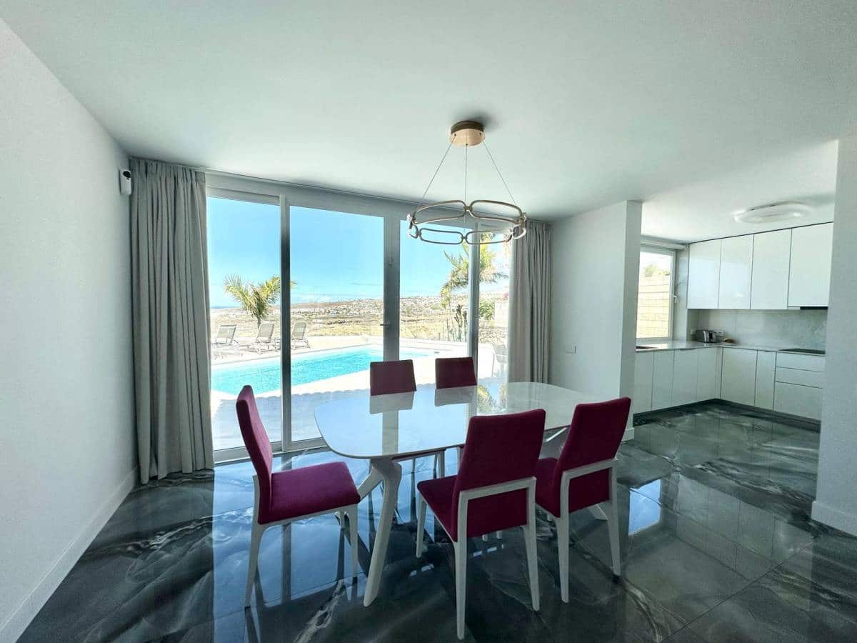 4 soveværelse Villa til salg i Playa del Duque - € 2.350.000 (Ref: 8861634)